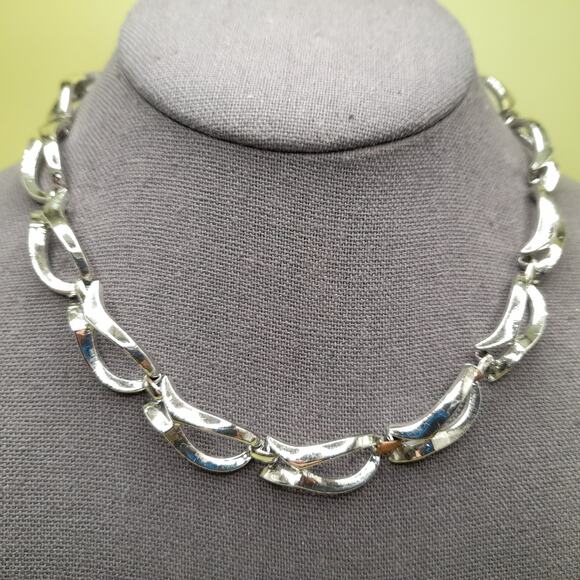 Vintage Silver Tone Oval Link Choker Necklace, 16 Inches, 1950s - Picture 6 of 12